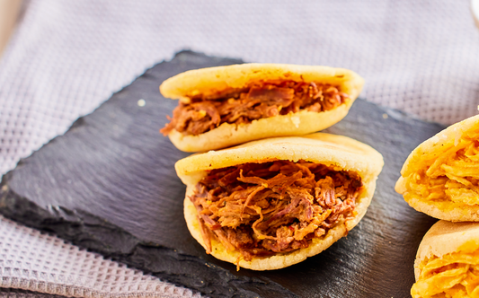 Arepa con carne desmechada - Redi Food